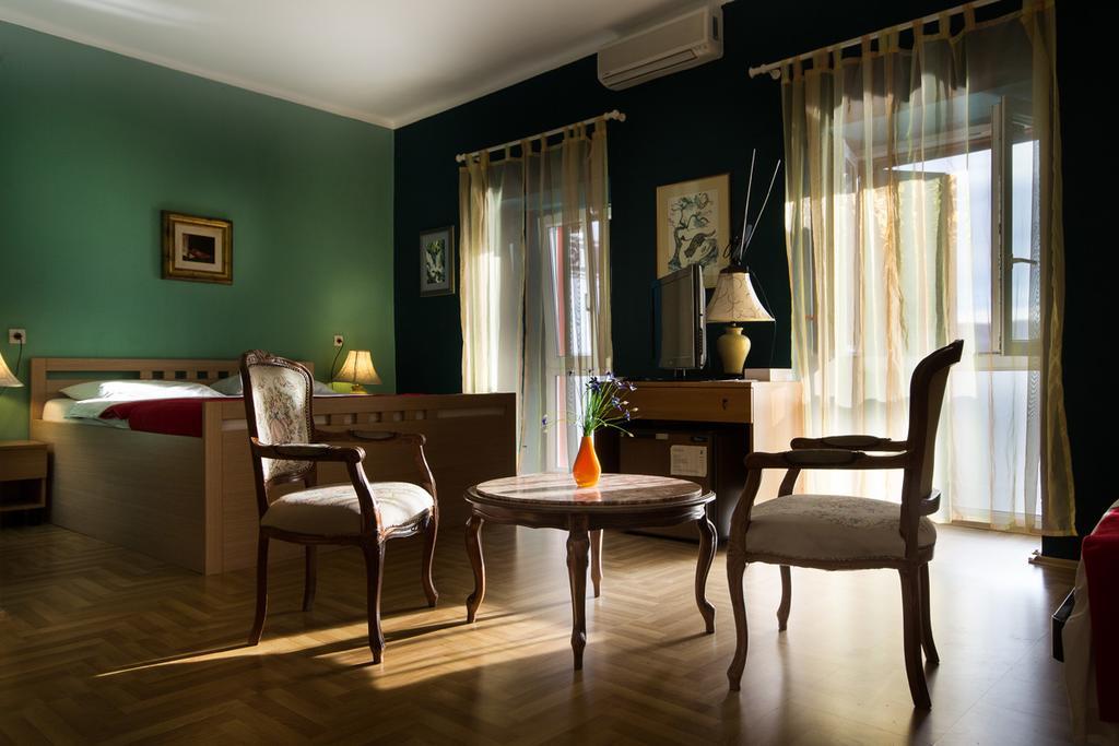 Hotel Palace Vrkljan Karlobag Exteriör bild